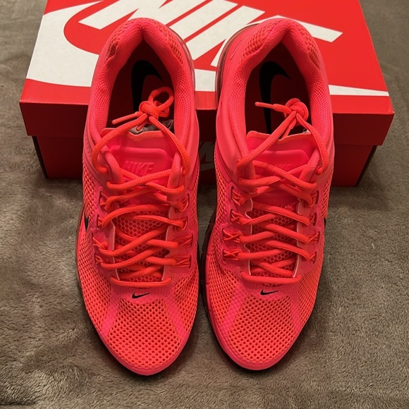 New mens size 10.5 NIKE AIR MAX 2013 Hot Pink. - Picture 3 of 6